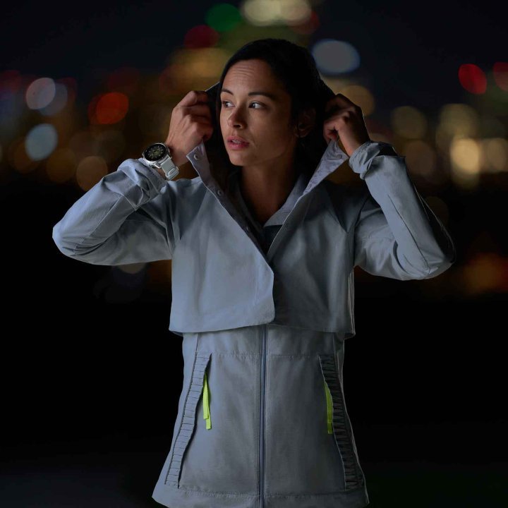 Garmin Epix Sapphire (GEN2) GPS Smartwatch - schneeweiß - Titan - body - fitness