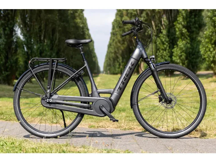 Trek District+ 3 Lowstep City E - Bike (Farbe Dnister Black) (Reichweite 140km) - body - fitness
