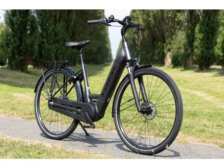 Trek District+ 3 Lowstep City E - Bike (Farbe Dnister Black) (Reichweite 140km) - body - fitness
