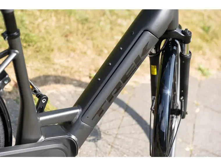 Trek District+ 3 Lowstep City E - Bike (Farbe Dnister Black) (Reichweite 140km) - body - fitness