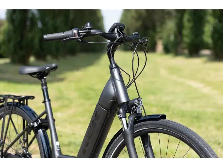 Trek District+ 3 Lowstep City E - Bike (Farbe Dnister Black) (Reichweite 140km) - body - fitness